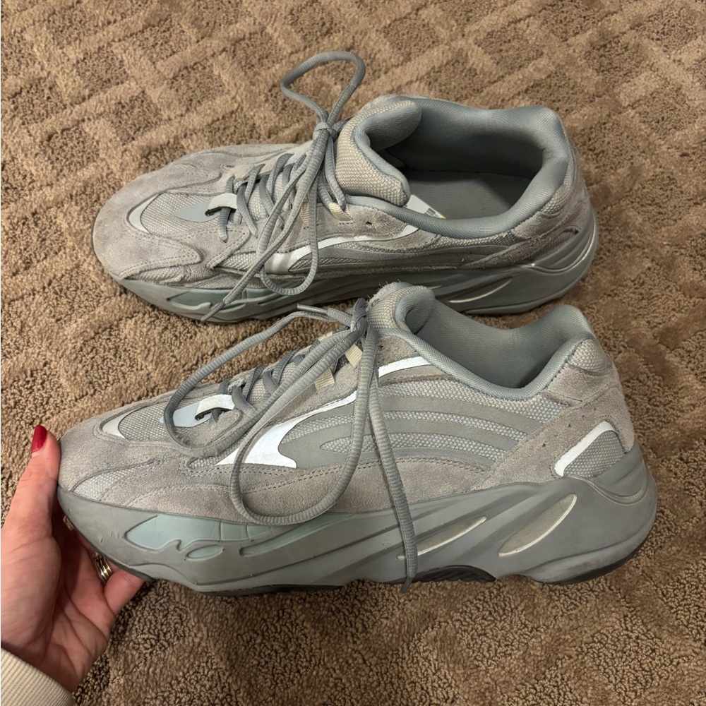 ADIDAS YEEZY BOOST 700 V2 KANYE WEST HOSPITAL BLUE SNEAKERS SIZE 11